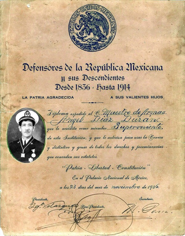 Diploma que acredita a Ángel Díaz Duran como superviviente de los Defensores de la República Mexicana, otorgado el 1936. Fuente de foto: J. Antonio Jimenez D. (Facebook Centeneario Defensa Veracruz)