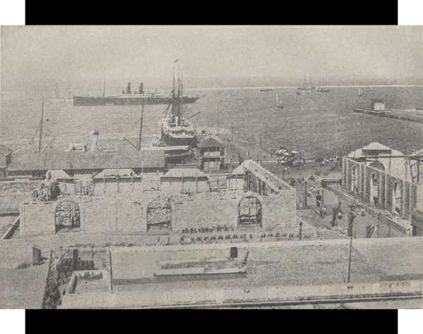 Construcción de las bodegas de la aduana alrededor de 1901.